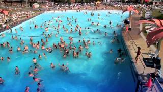 Piscine à vagues  Village Vacances Valcartier [upl. by Nelson]