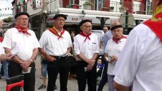 Chants basques au marché de Cambo les Bains [upl. by Niatsirt]