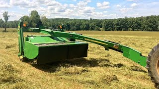 John Deere 625 Moco Discbine  Mowing Hay [upl. by Aloek]