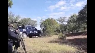 Video “Ahí quedó el 20” exclama un policía federal durante un enfrentamiento a balazos cont [upl. by Hyrup]