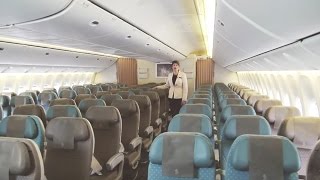 Experience Economy Class on the Boeing 777300ER  Singapore Airlines [upl. by Barnabe]