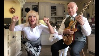 Toyah amp Robert Fripp  Caffeinated Mouse Tap Dancing to quotFracturequot [upl. by Jeritah849]