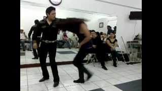 Asi baila Cumbia IMPRESIONANTE Centenerio Mario y Yaya [upl. by Asiil]