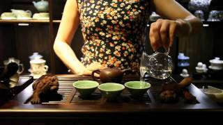 The Chinese Tea Company  Brewing Puer Cha [upl. by Ailemaj]