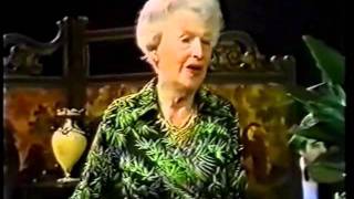 Gracie Fields The Biggest Aspidistra In the World Parkinson Show 1977 [upl. by Eema]