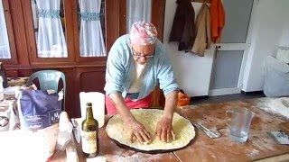 La Focaccia col formaggio tipo Recco e la focaccia genovese di Giulio [upl. by Aloysia]