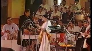 Lata Mangeshkar  Aye Mere Watan Ke Logo Live Performance [upl. by Voltmer]