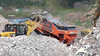 ARJES Impaktor 350  Bauschuttzerkleinerung  Crushing CampD debris [upl. by Leicam]